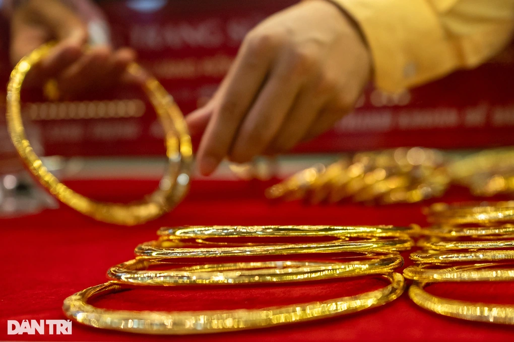 Giá vàng trong nước tăng nửa triệu đồng một lượng