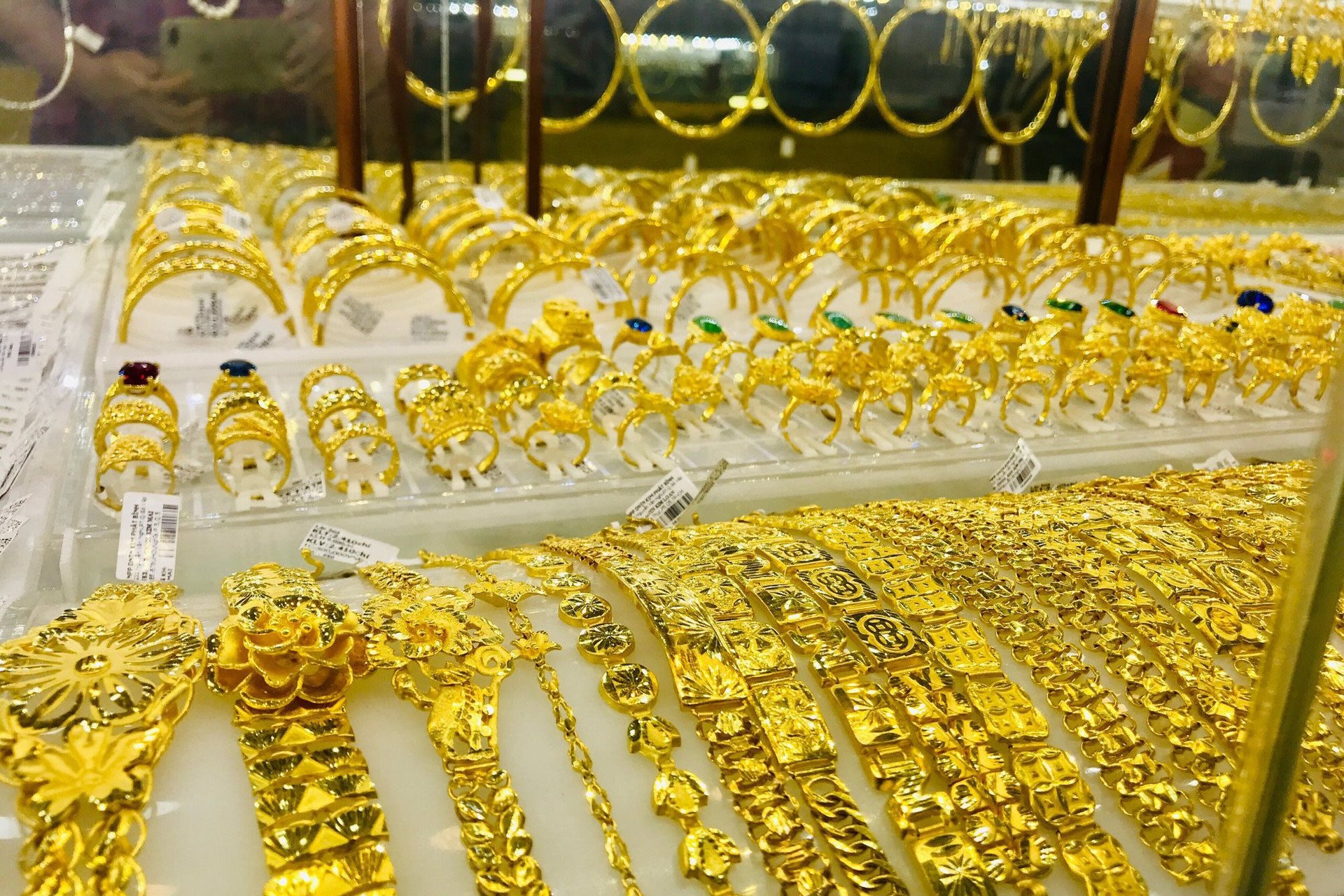 Giá vàng hôm nay 14/7: Vàng SJC mua vào bất ngờ bật tăng theo đà vàng nhẫn